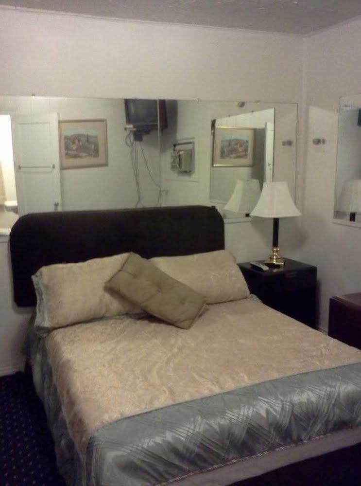 Pillow Talk Motel Wellington Exterior photo