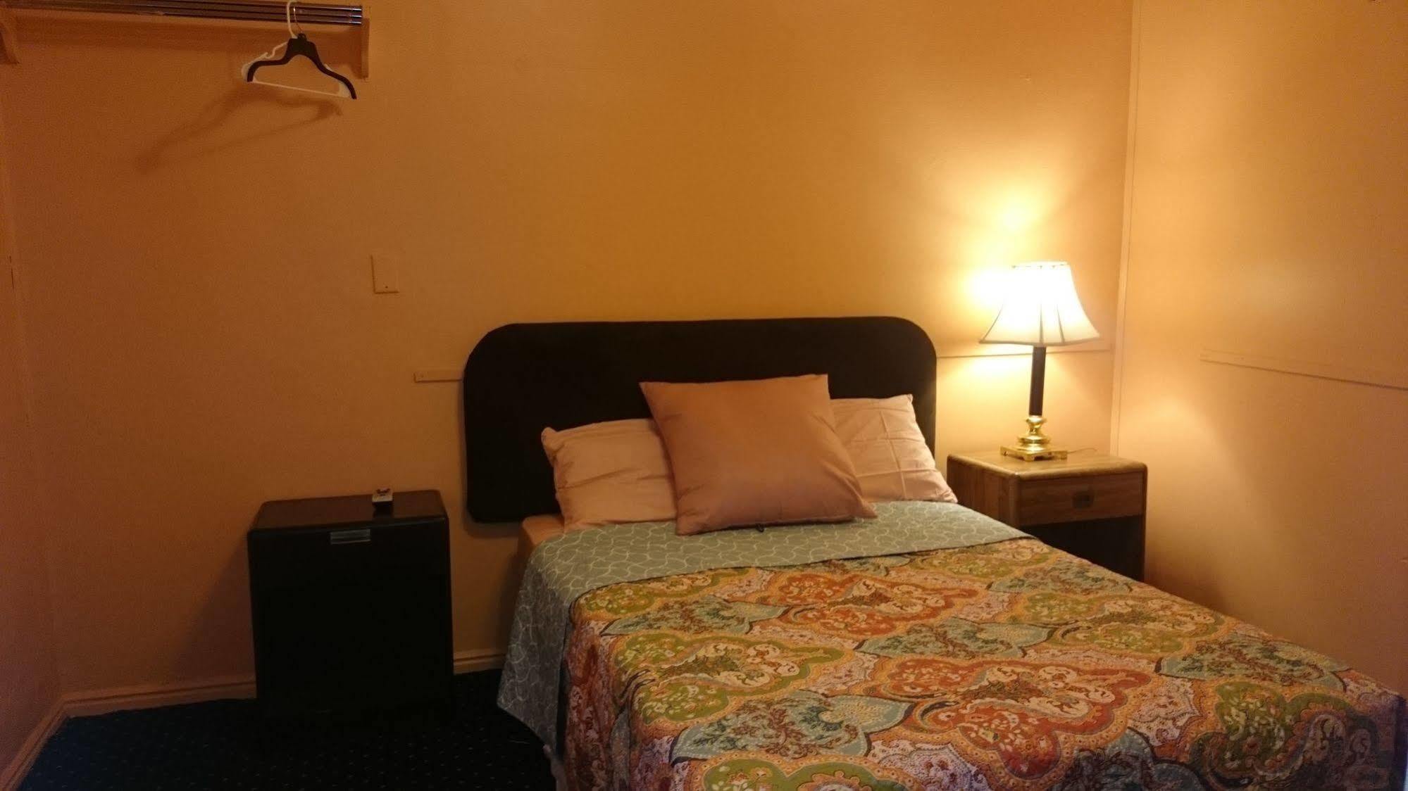 Pillow Talk Motel Wellington Exterior photo